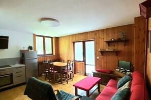 Living area - Sweet Home full-featured apartment with direct access to the ski slopes (valtournenche)