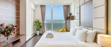 Family Apartment, 3 Bedrooms, Sea View | In-room safe, desk, laptop workspace, blackout curtains