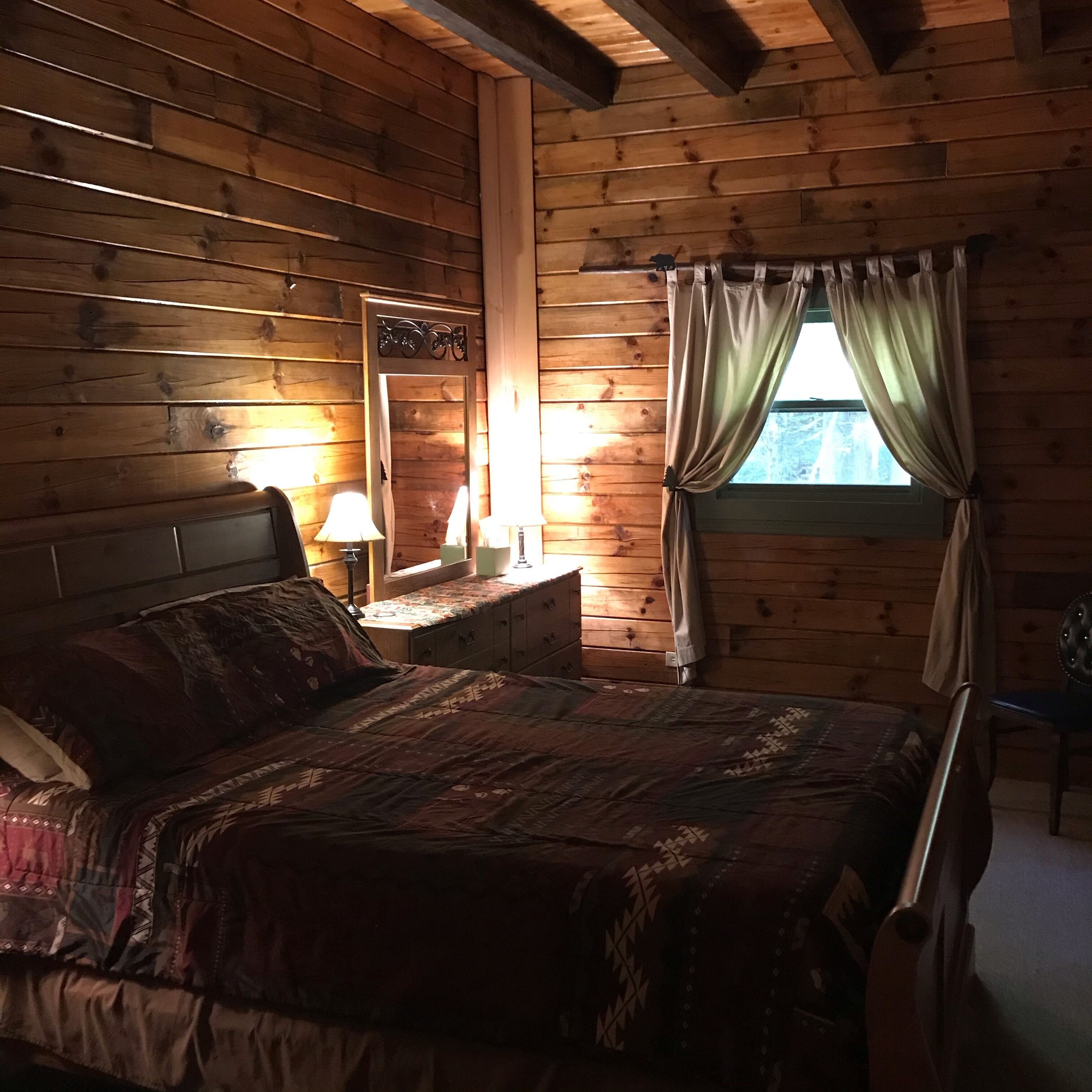 Relaxing Forest Retreat/minutes from Lake George