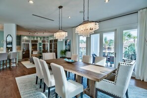House, 5 Bedrooms | Dining