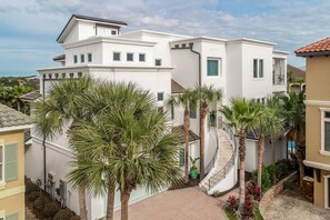 House, 5 Bedrooms | Exterior