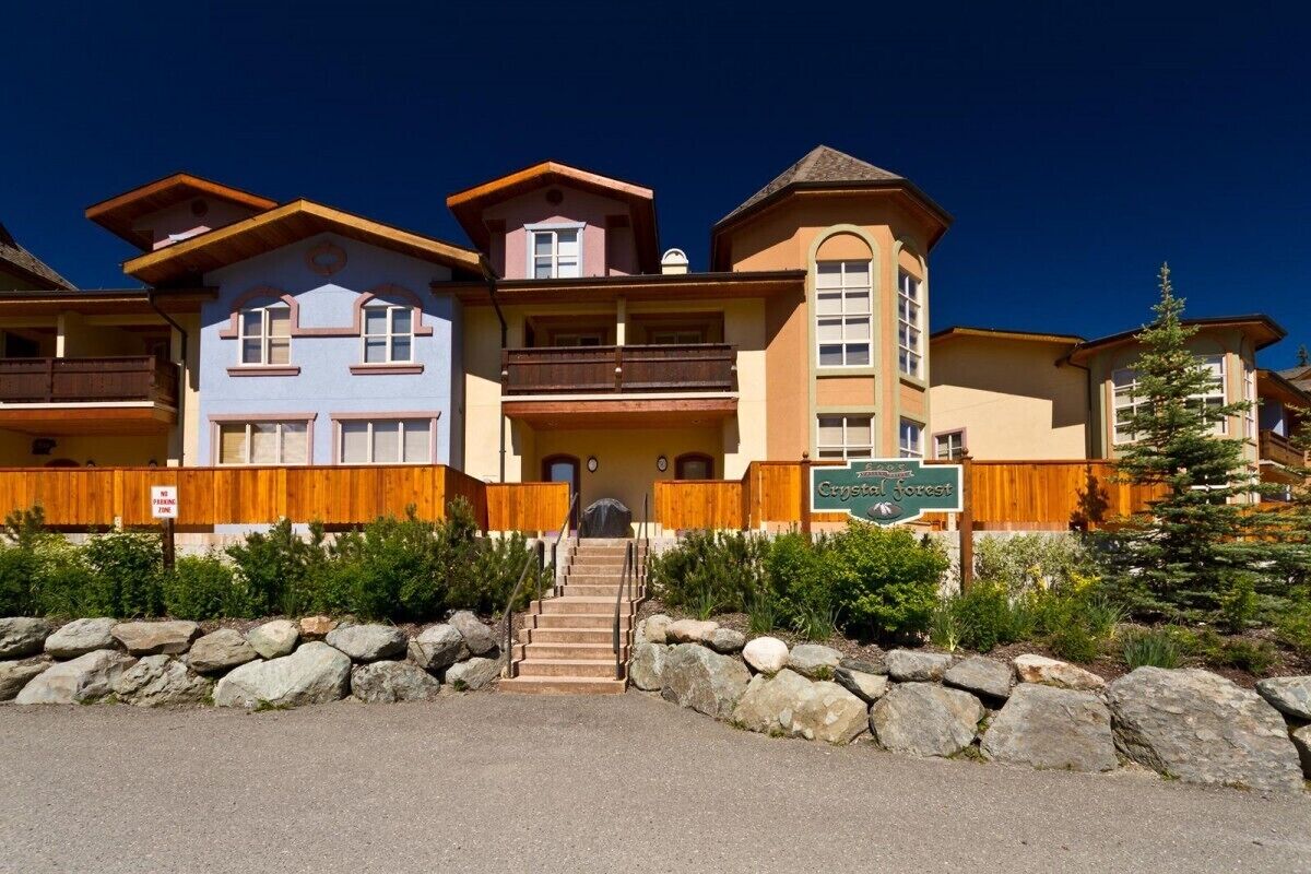 Charming 3 bedroom ski-in townhouse