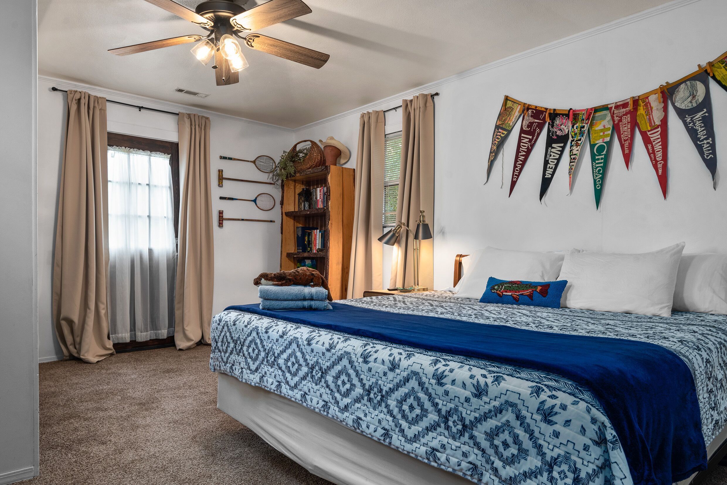 3 bedrooms, desk, iron/ironing board, travel crib