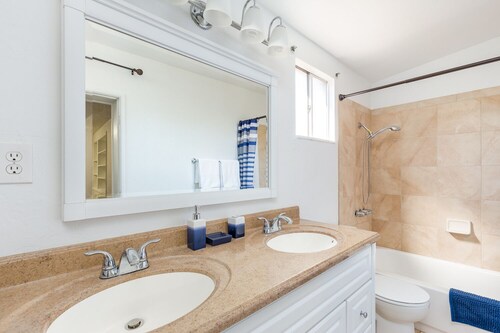Spacious, Exquisite 4-bed Home in Tucson