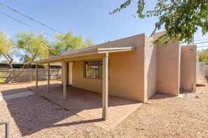 House | Exterior - Spacious, Exquisite 4-bed Home in Tucson (Tucson)
