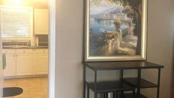 House (Comfortable 2 bedroom close to Waycro) | Interior