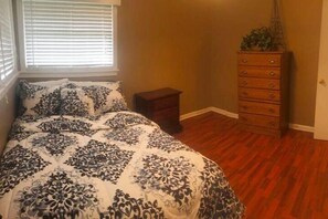 House (Comfortable 2 bedroom close to Waycro)