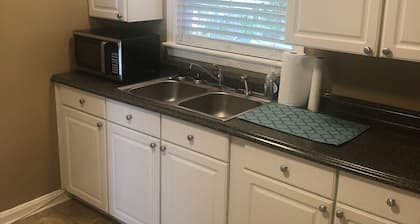 Comfortable 2 Bedroom Close to Waycross Downtown