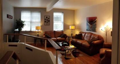 Spacious, Cozy Home in Saint Louis W/pool Table