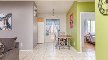 House (Spacious, modern, exquisite 4-bed hom) | 4 bedrooms, desk, free WiFi