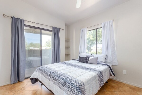 House (Spacious, modern, exquisite 4-bed hom) | 4 bedrooms, desk, free WiFi - Spacious, Modern, Exquisite 4-bed Home in Tucson (Tucson)