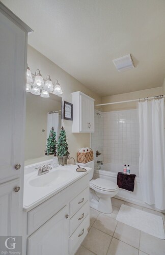 Modern, Exquisite 2-bedroom Home in Bossier City