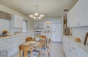 House (Modern, exquisite 2-bedroom home in B) | Private kitchen | Fridge, microwave, coffee/tea maker, cookware/dishes/utensils - Modern, Exquisite 2-bedroom Home in Bossier City (Bossier City)