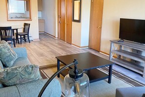 Ferienhaus (Modern, homey 2-bedroom in Toledo) | Wohnzimmer