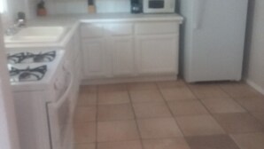 House (Cozy 1 br located on the west side of) | Private kitchen - Cozy 1 br Located on the West Side of Rio Grande (Albuquerque)