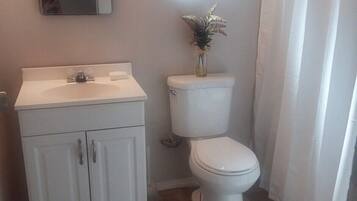 House (Cozy 1 br located on the west side of) | Bilik Mandi