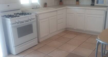 Cozy 1 br Located on the West Side of Rio Grande