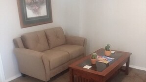 House (Cozy 1 br located on the west side of) | Living room - Cozy 1 br Located on the West Side of Rio Grande (Albuquerque)