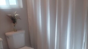House (Cozy 1 br located on the west side of) | Bathroom - Cozy 1 br Located on the West Side of Rio Grande (Albuquerque)