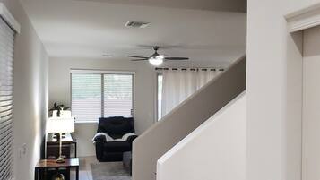 House (Spacious, homey 4-bedroom in Tucson) | 4 bedrooms, desk, free WiFi