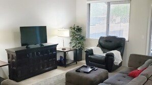 House (Spacious, homey 4-bedroom in Tucson) | Living room - Spacious, Homey 4-bedroom in Tucson (Tucson)