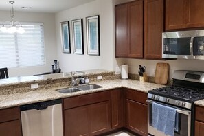 House (Spacious, homey 4-bedroom in Tucson) | Private kitchen | Fridge, microwave, dishwasher, coffee/tea maker - Spacious, Homey 4-bedroom in Tucson (Tucson)