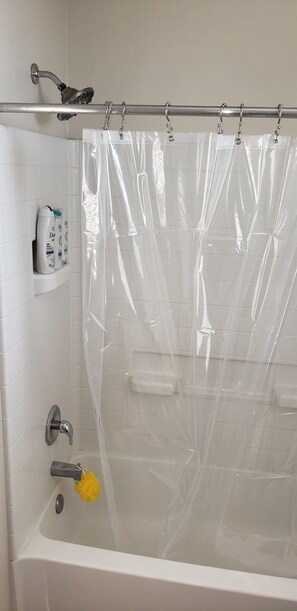House (Spacious, homey 4-bedroom in Tucson) | Bathroom