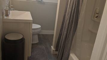 Apartment (Cozy, homey 1br near Buffalo Medical ) | Bathroom | Soap, shampoo