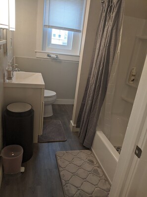 Apartament (Cozy, homey 1br near Buffalo Medical ) | Bany | Sabó i xampú 