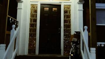 Apartment (Cozy, homey 1br near Buffalo Medical ) | Exterior