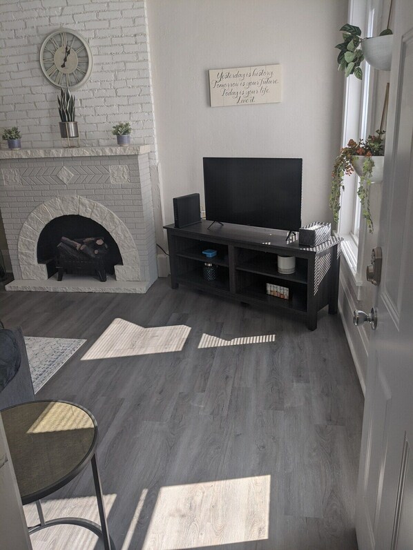 Apartment (Cozy, homey 1br near Buffalo Medical ) | Living room | TV, fireplace - Cozy, Homey 1br Near Buffalo Medical Center (Buffalo)