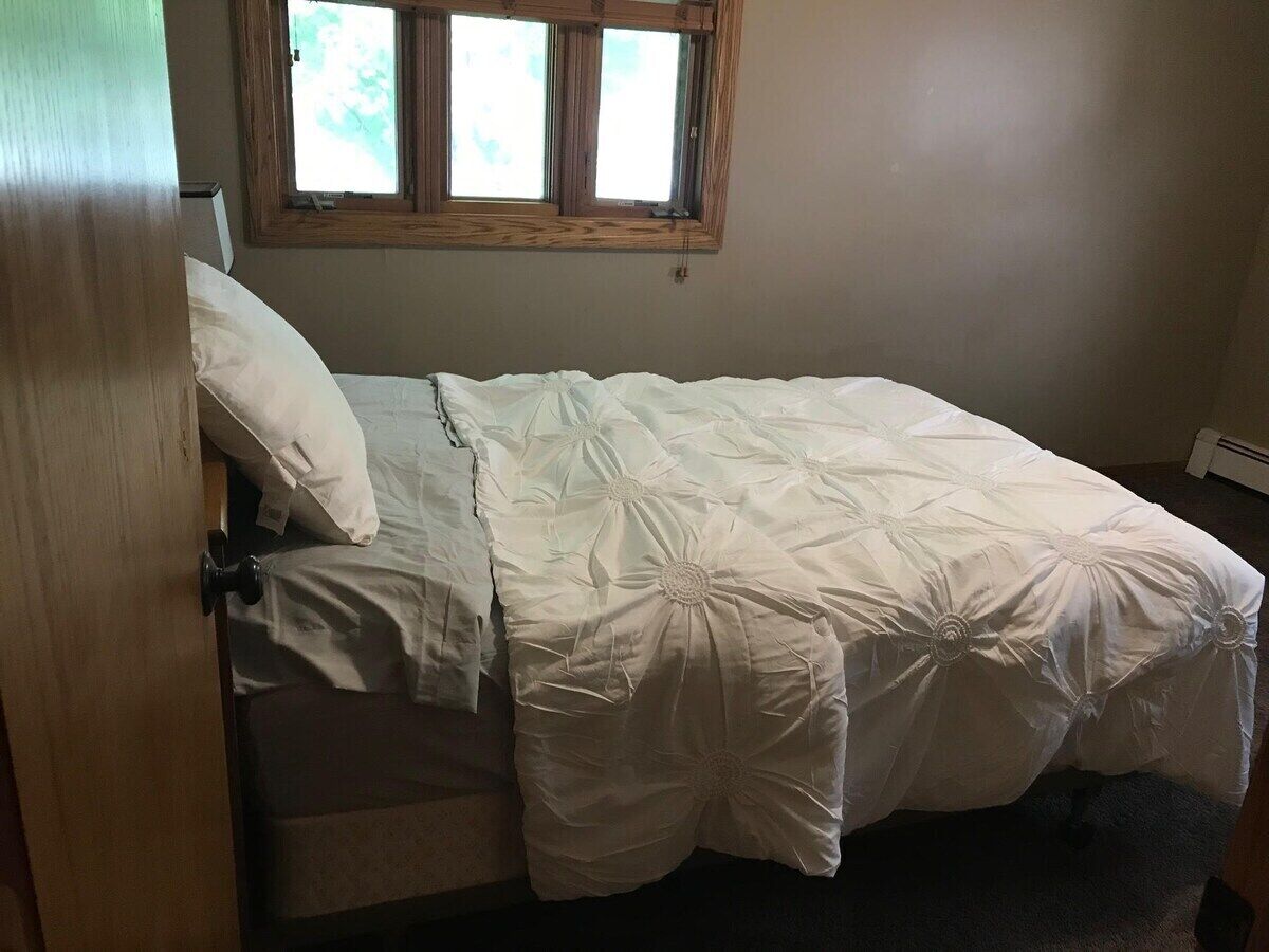 Apartment (Updated and cozy 2-Bedroom in Rochest) | 2 bedrooms, desk, free WiFi