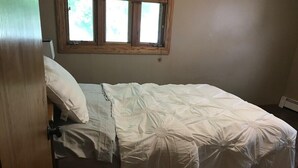 Room - Updated and Cozy 2-bedroom in Rochester (Rochester)