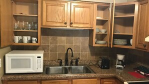 Private kitchen - Updated and Cozy 2-bedroom in Rochester (Rochester)