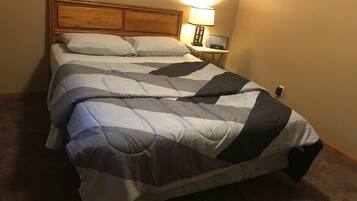 Apartment (Updated and cozy 2-Bedroom in Rochest) | 2 bedrooms, desk, free WiFi