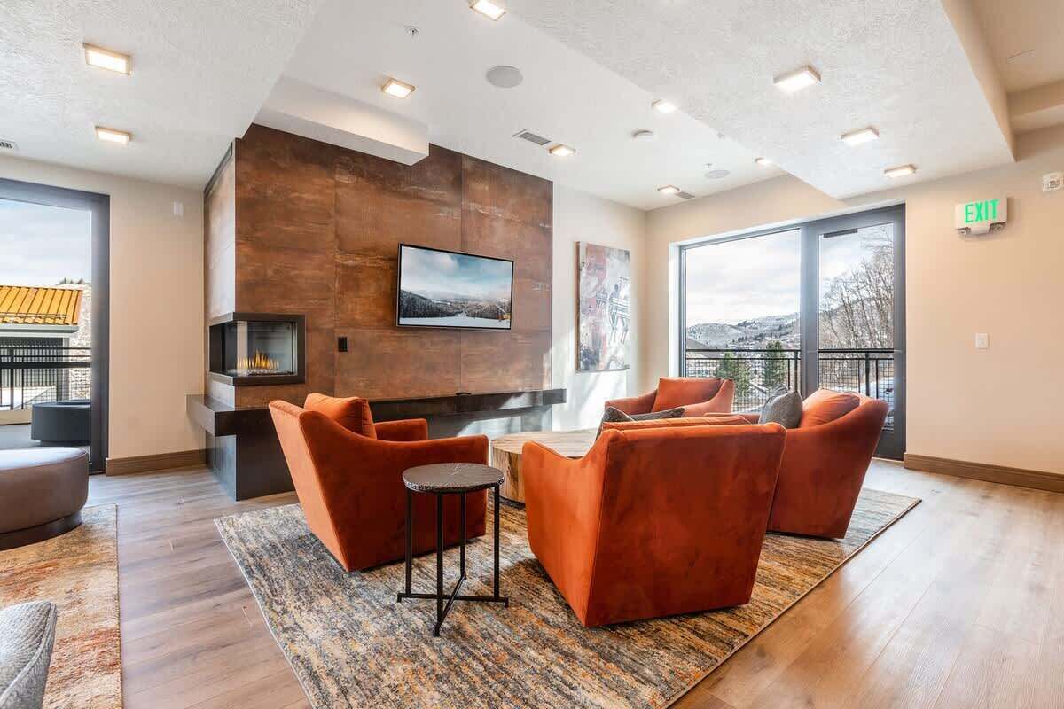 TV, fireplace, offices