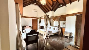 Exclusive Studio Suite, 1 King Bed, Garden View | Egyptian cotton sheets, premium bedding, down duvets, pillow-top beds