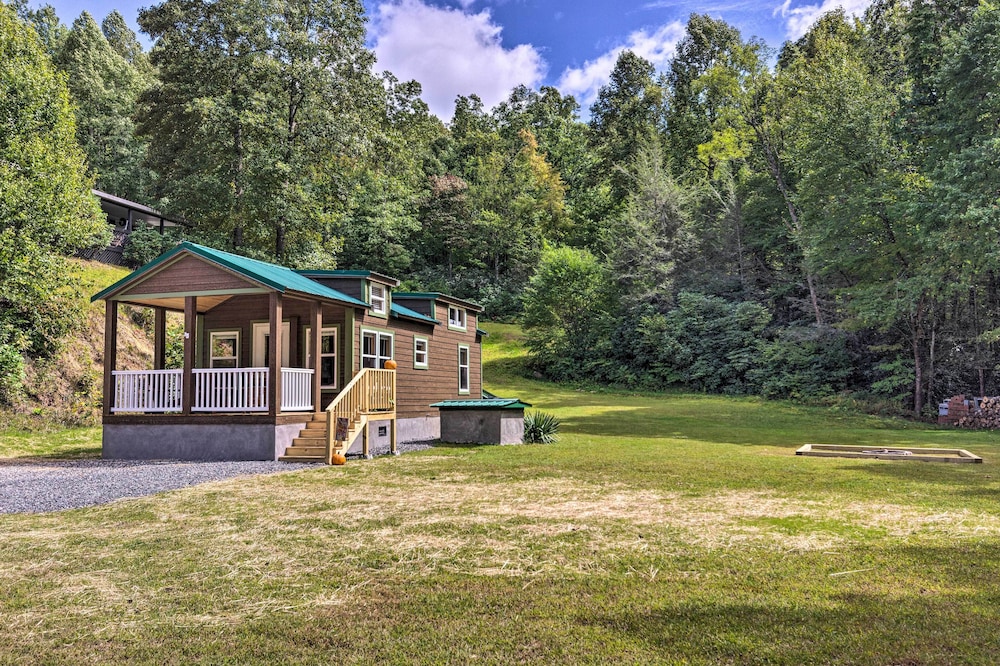 Quaint Mtn Cabin: Tiny Living Near Big Adventure