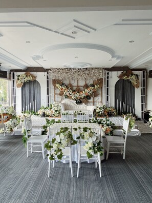 Indoor wedding - Paradise by CaLia Tarakan (Tarakan)