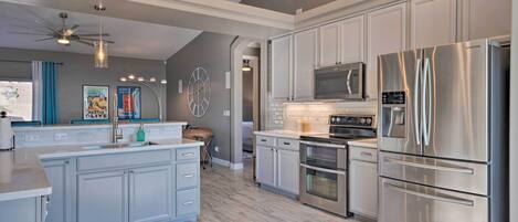 Fridge, microwave, stovetop, dishwasher