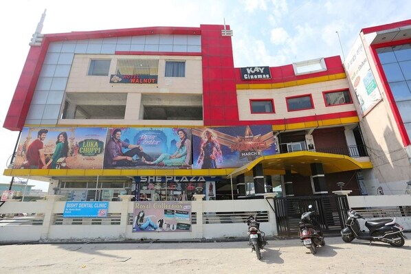 Vista frontal de la propiedad