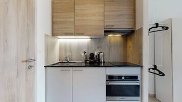 Fridge, microwave, coffee/tea maker, cookware/dishes/utensils