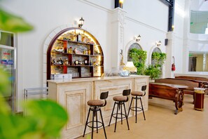 Petit déjeuner, déjeuner et dîner servis sur place
