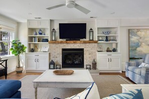 TV, fireplace, stereo