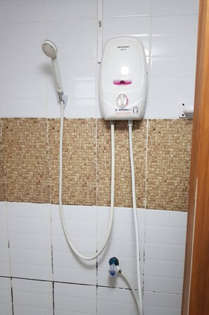 Bathroom - OYO 75352 Hotel Family House And Resort Phetchaburi (Tha Yang)