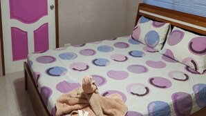A bedroom with a bed, a door, an air conditioning unit, and a window with blinds. - OYO 75352 Hotel Family House And Resort Phetchaburi (Tha Yang)