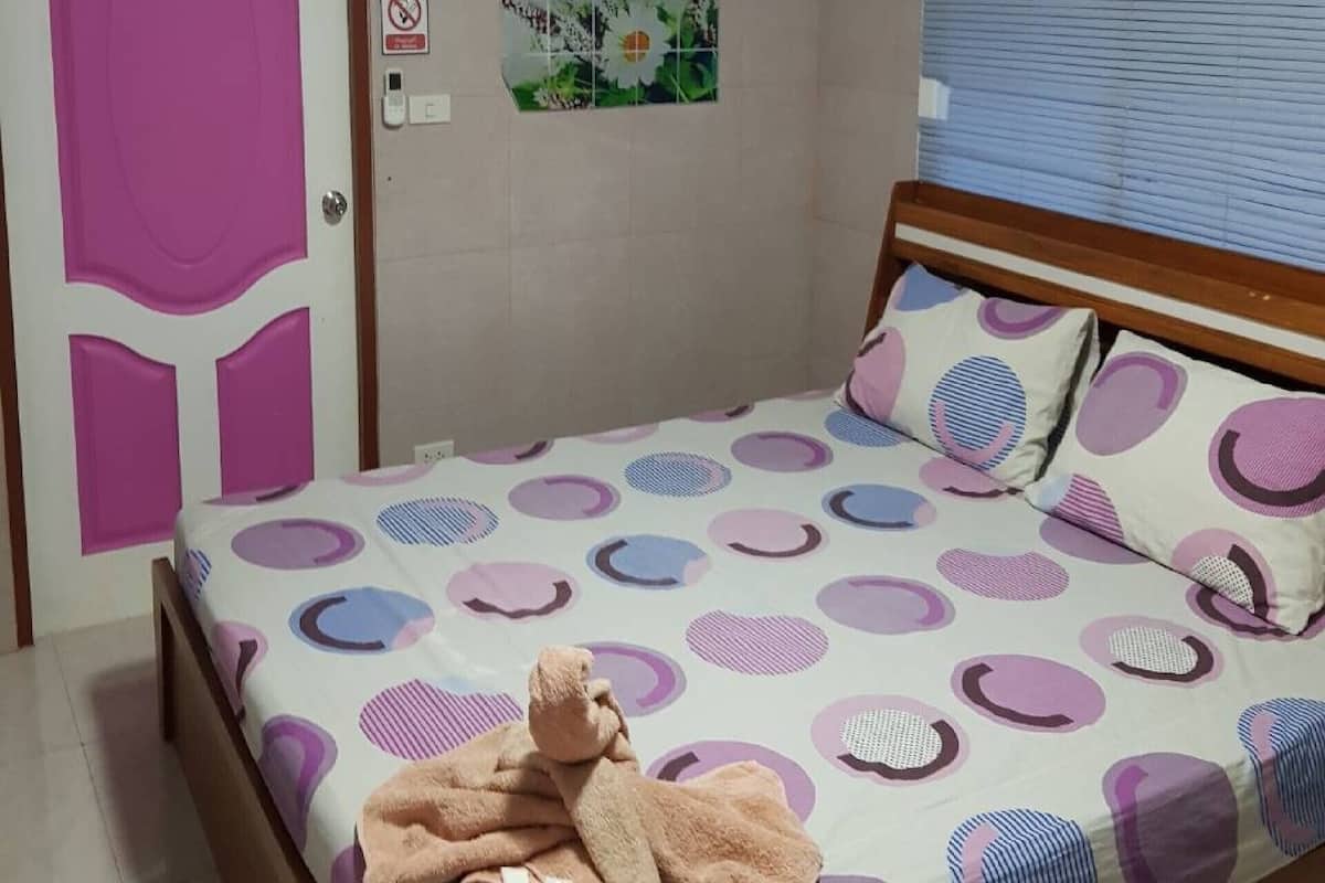 Family Suite | 1 bedroom, desk, free WiFi, bed sheets
