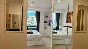 2 bedrooms, iron/ironing board, internet, bed sheets