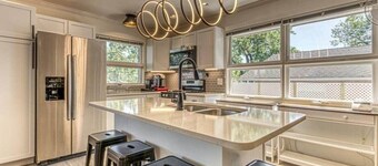 Modern Beach Bungalow, Hot tub, Firepit, Foosball, IN Dunes Nat`l Park