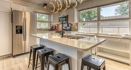 Modern Beach Bungalow, Hot tub, Firepit, Foosball, IN Dunes Nat`l Park